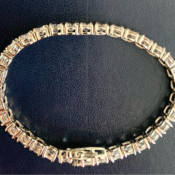 Stunning Silver Tennis Bracelet CZ Stones Double Clasp Stamped 925 - Picture 2 of 4